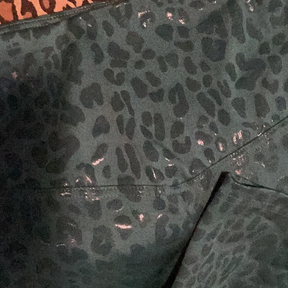🌷 Teal Leopard Print Leggings - Picture 2 of 3